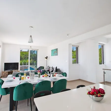 Gold,brand New, Luxury 5bdr With Private Pool Sea Views