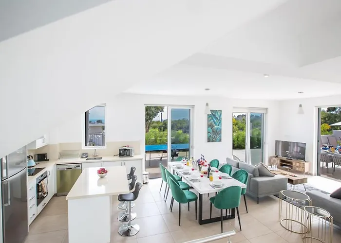 Vila Gold,brand New, Luxury 5bdr With Private Pool *